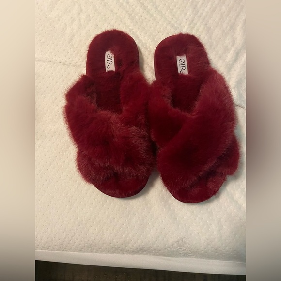 Seint Shoes - Luxurious Faux Fur Burgundy Slippers